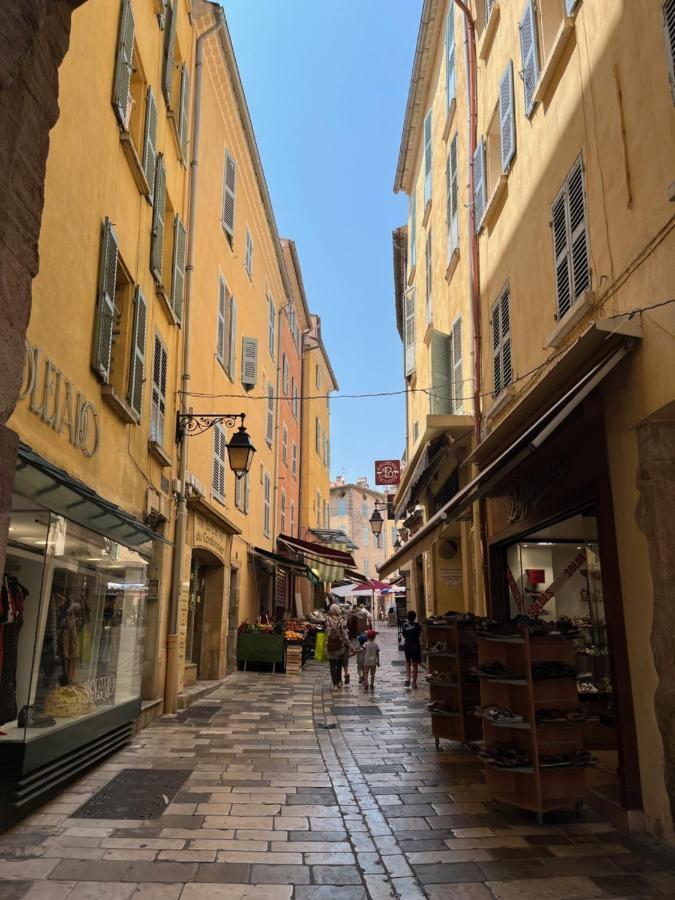 Studio Hyeres -Rue Pietonne Climatisation Lit 160 Tout Equipe - Sabrina 外观 照片