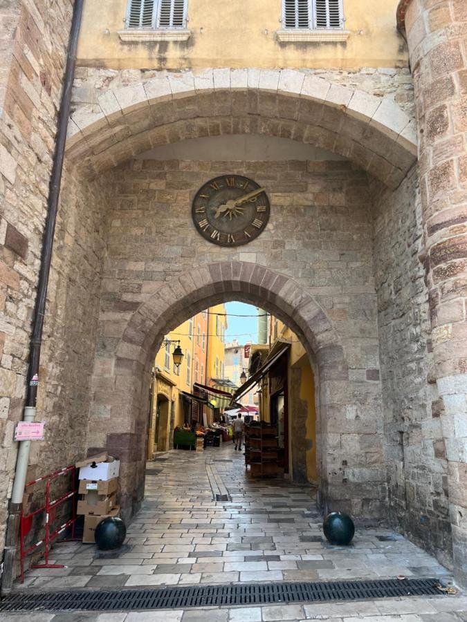 Studio Hyeres -Rue Pietonne Climatisation Lit 160 Tout Equipe - Sabrina 外观 照片