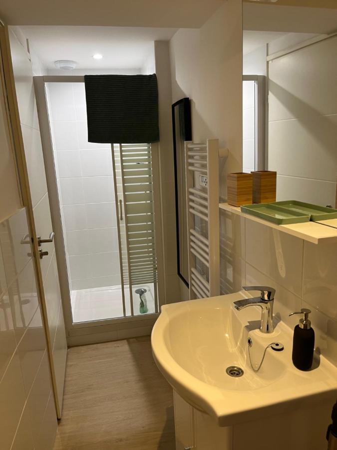 Studio Hyeres -Rue Pietonne Climatisation Lit 160 Tout Equipe - Sabrina 外观 照片